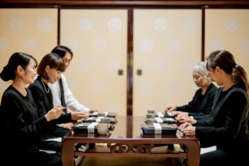 葬儀の際の食事風景